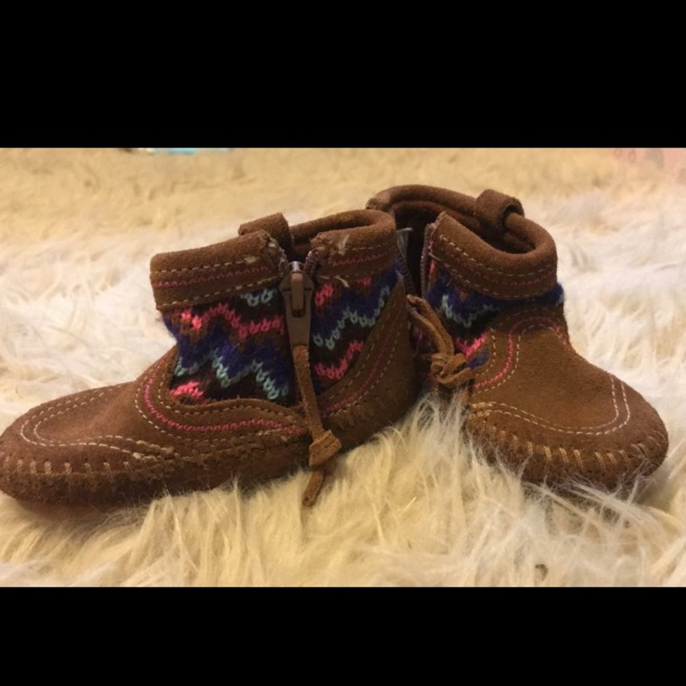 Baby Minnetonka size 4